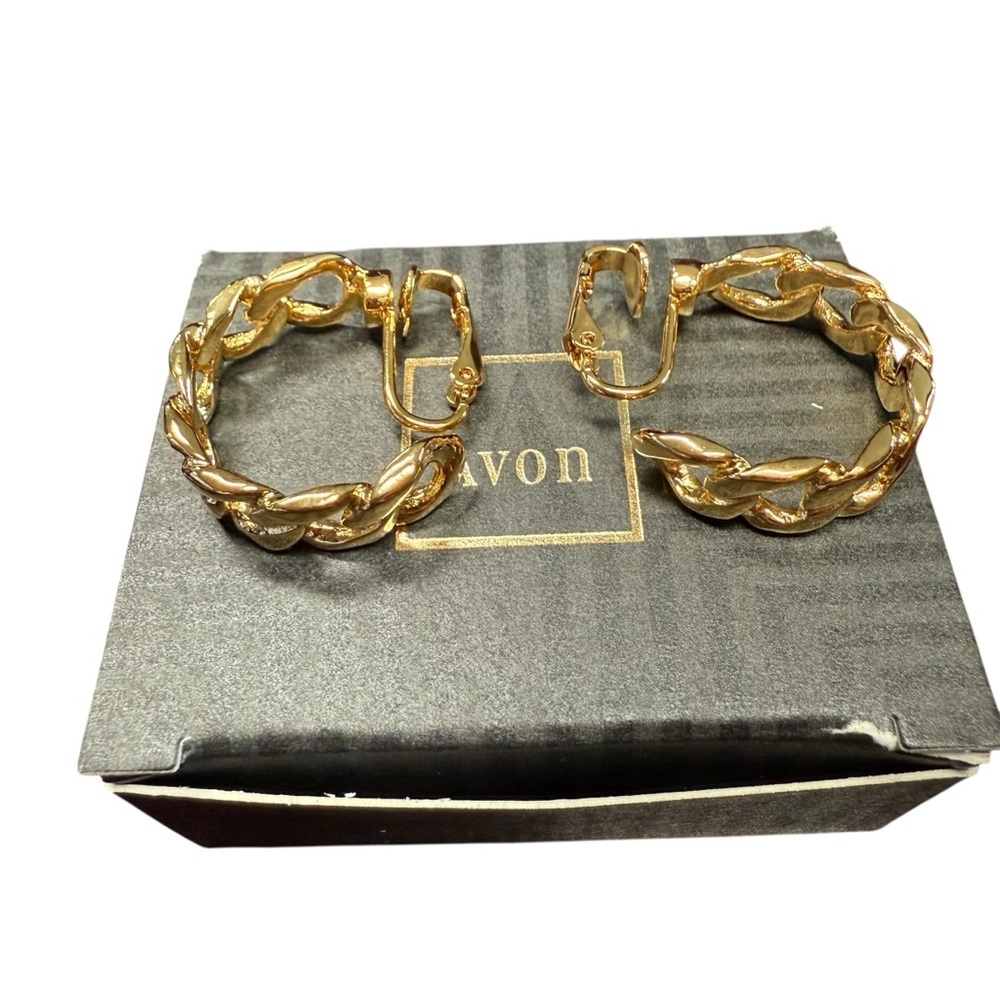 Avon Goldtone “Frozen Hoop”  Textured Hoop clip earrings size small NIB vintage